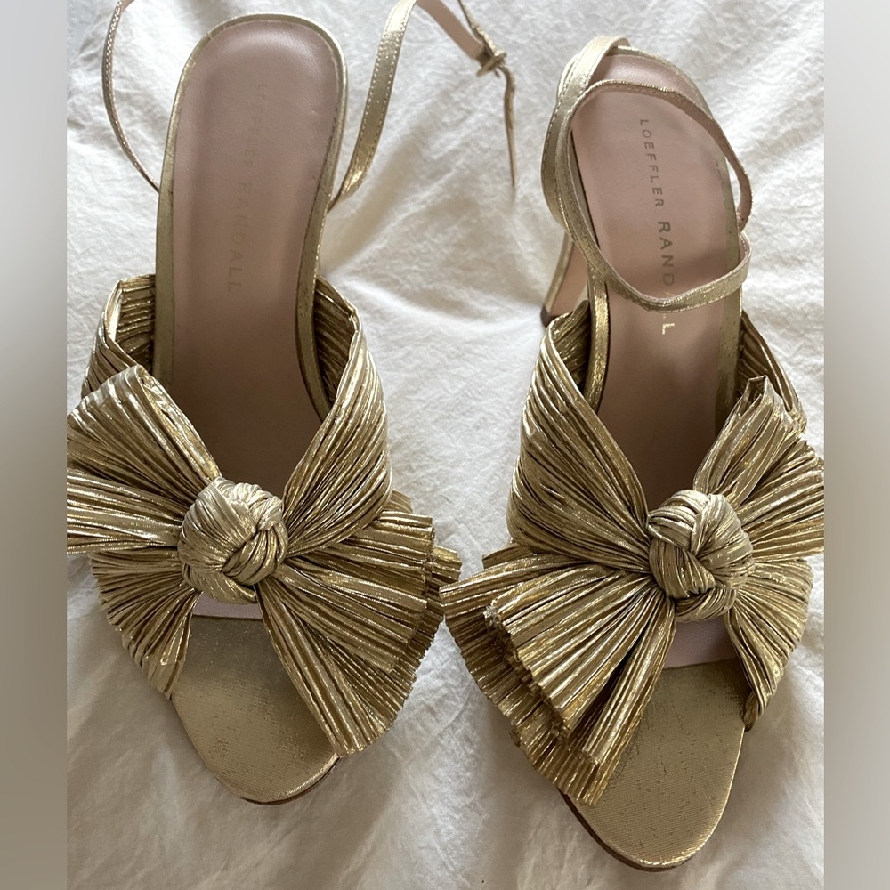 Loeffler Randall Camellia Pleated Bow size 7. NWOT